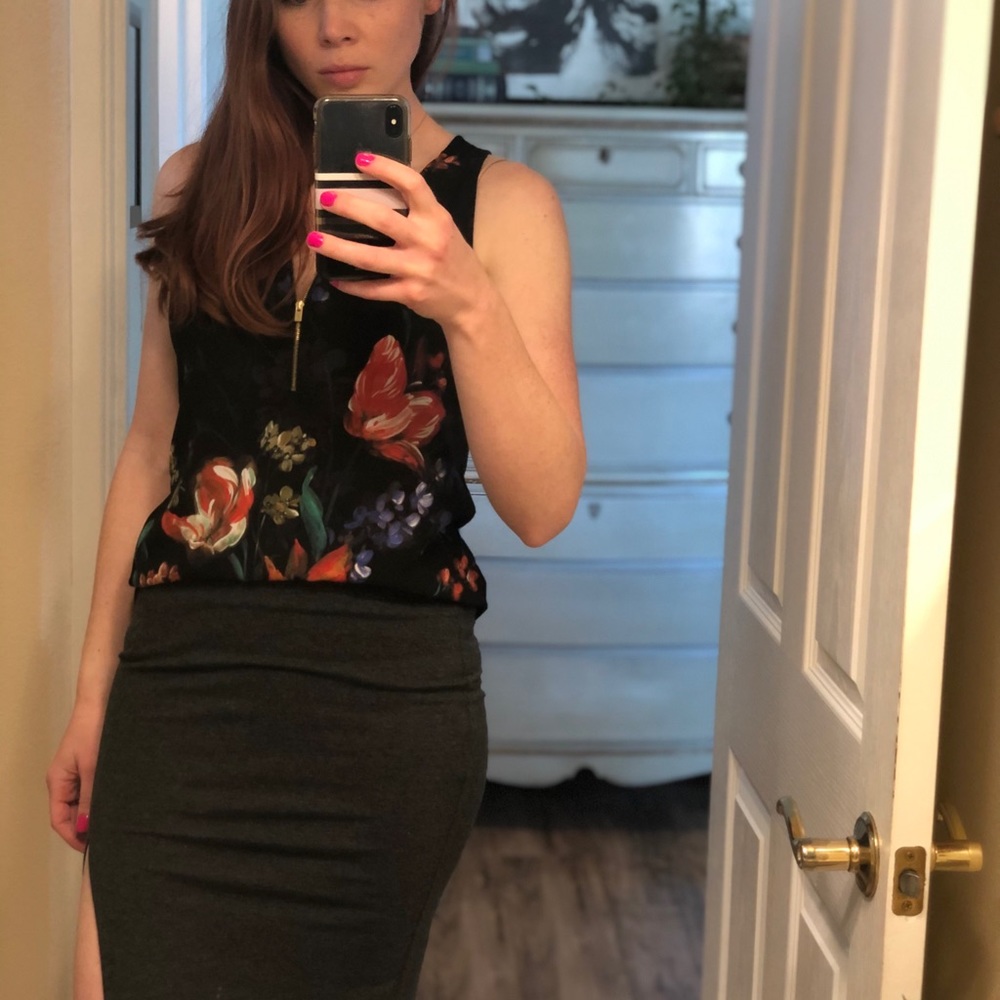 Zip Front Floral Tank - Picture 5 of 5